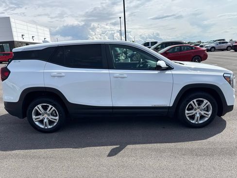 Used 2024 GMC Terrain SLE AWD/4WD image 8