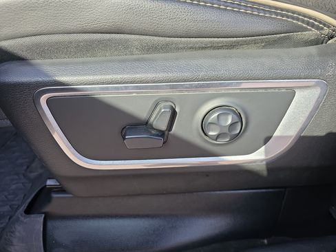 Used 2019 RAM 1500 Laramie AWD/4WD image 20