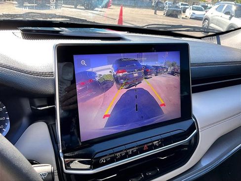 Used 2023 Jeep Compass Limited image 22