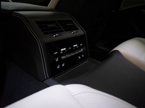 Certified 2024 Porsche Panamera 4 image 23