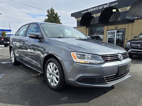 Used 2013 Volkswagen Jetta SE FWD image 1
