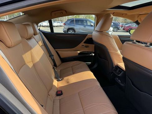 Used 2024 Lexus ES 300h Ultra Luxury image 17