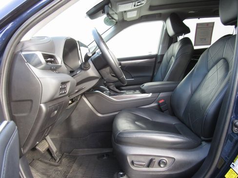 Certified 2021 Toyota Highlander Platinum image 12