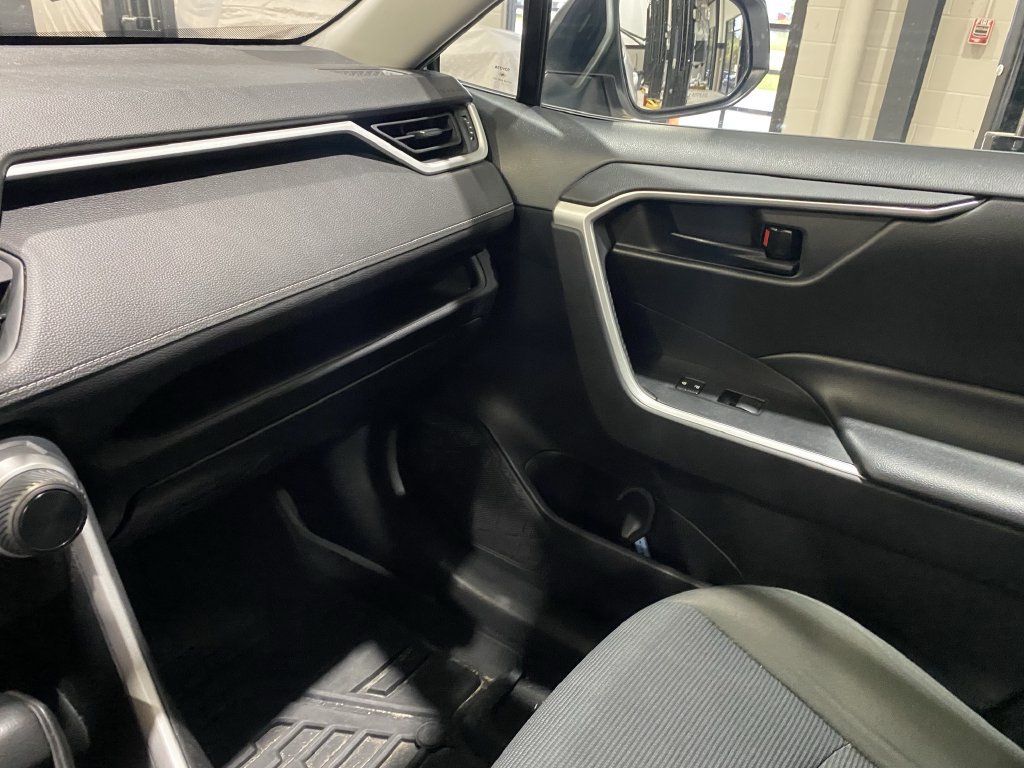 Used 2023 Toyota RAV4 LE FWD image 4