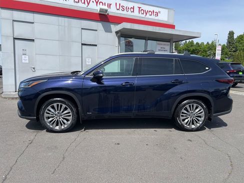 Used 2025 Toyota Highlander Platinum AWD/4WD image 7