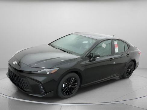 New 2026 Toyota Camry SE image 2