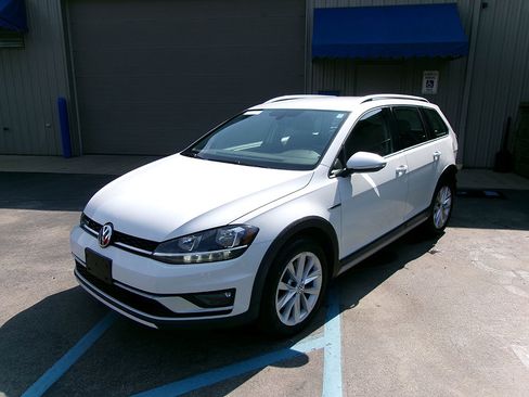 Used 2019 Volkswagen Golf Alltrack SEL image 3