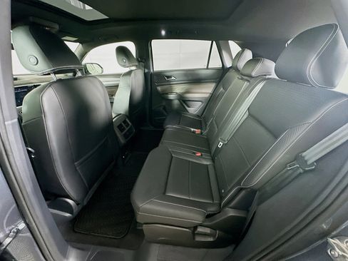 Used 2023 Volkswagen Atlas Cross Sport SE image 27