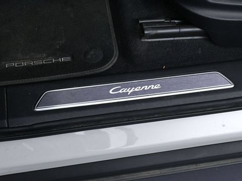 Certified 2023 Porsche Cayenne AWD/4WD image 16