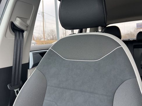 Used 2025 Volkswagen Taos SE image 22