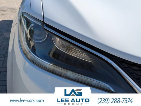 Used 2016 Chrysler 200 Limited FWD image 8
