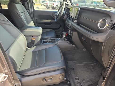 Used 2025 Jeep Gladiator Sport AWD/4WD image 27