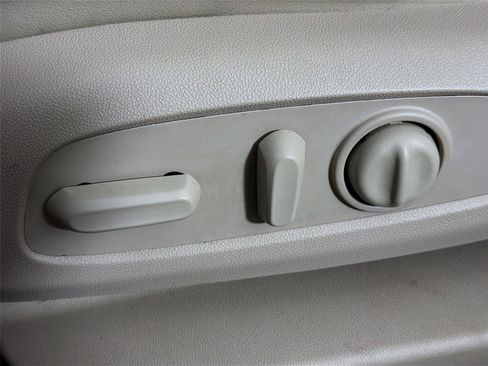 Used 2020 Buick Enclave Essence w/ Sound and Sites Package AWD/4WD image 40