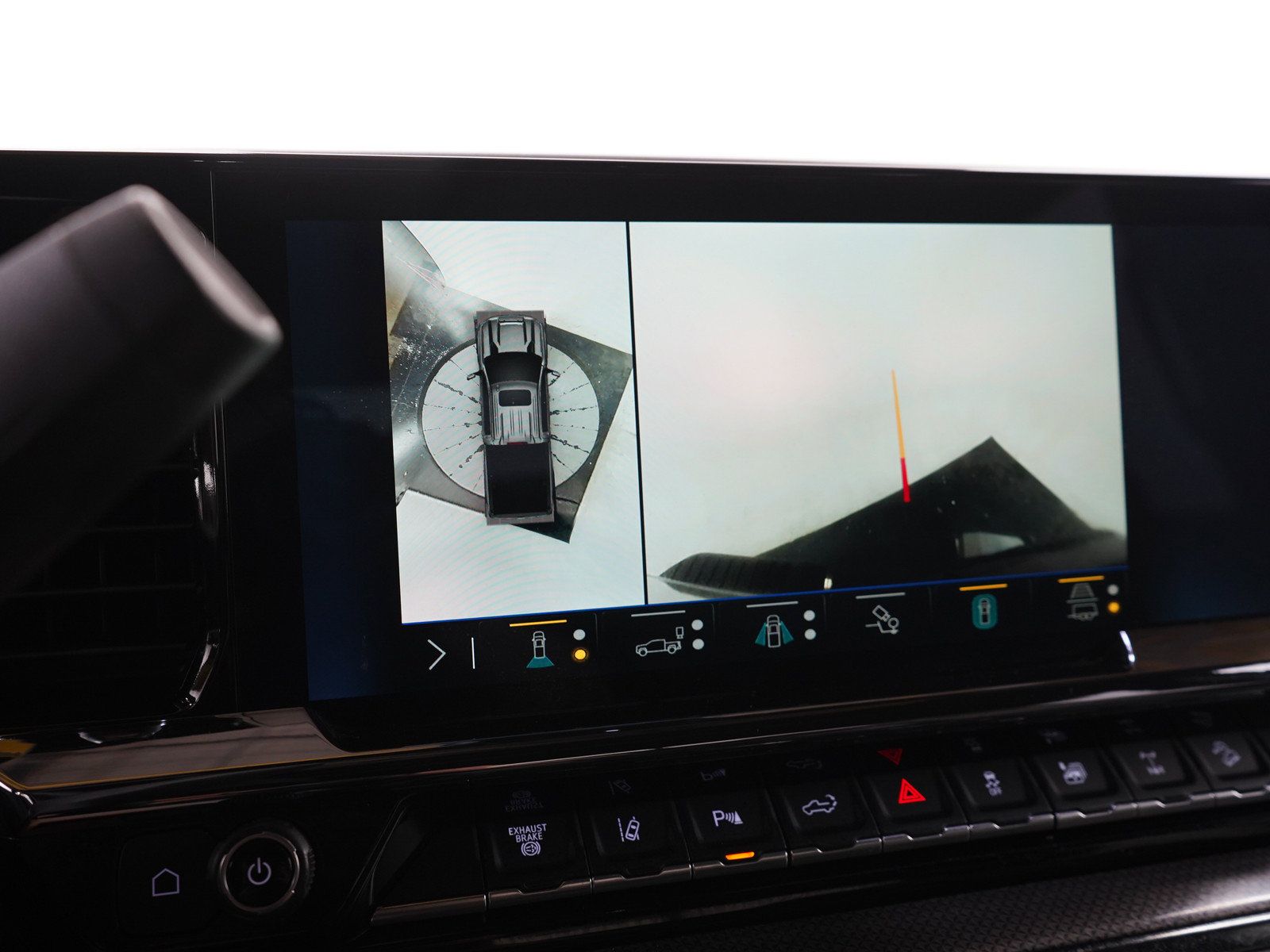 Used 2025 Chevrolet Silverado 2500 ZR2 w/ Technology Package AWD/4WD image 29
