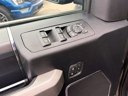 Used 2018 Ford F150 Lariat w/ Equipment Group 502A Luxury AWD/4WD image 14
