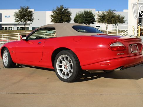 Used 2000 Jaguar XK8 Convertible image 10