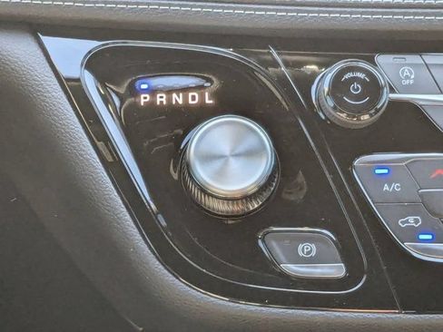 New 2026 Chrysler Pacifica Select FWD image 21