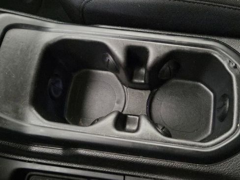 Used 2018 Jeep Wrangler Unlimited Sport S image 29