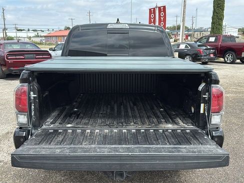 Used 2021 Toyota Tacoma Limited image 23