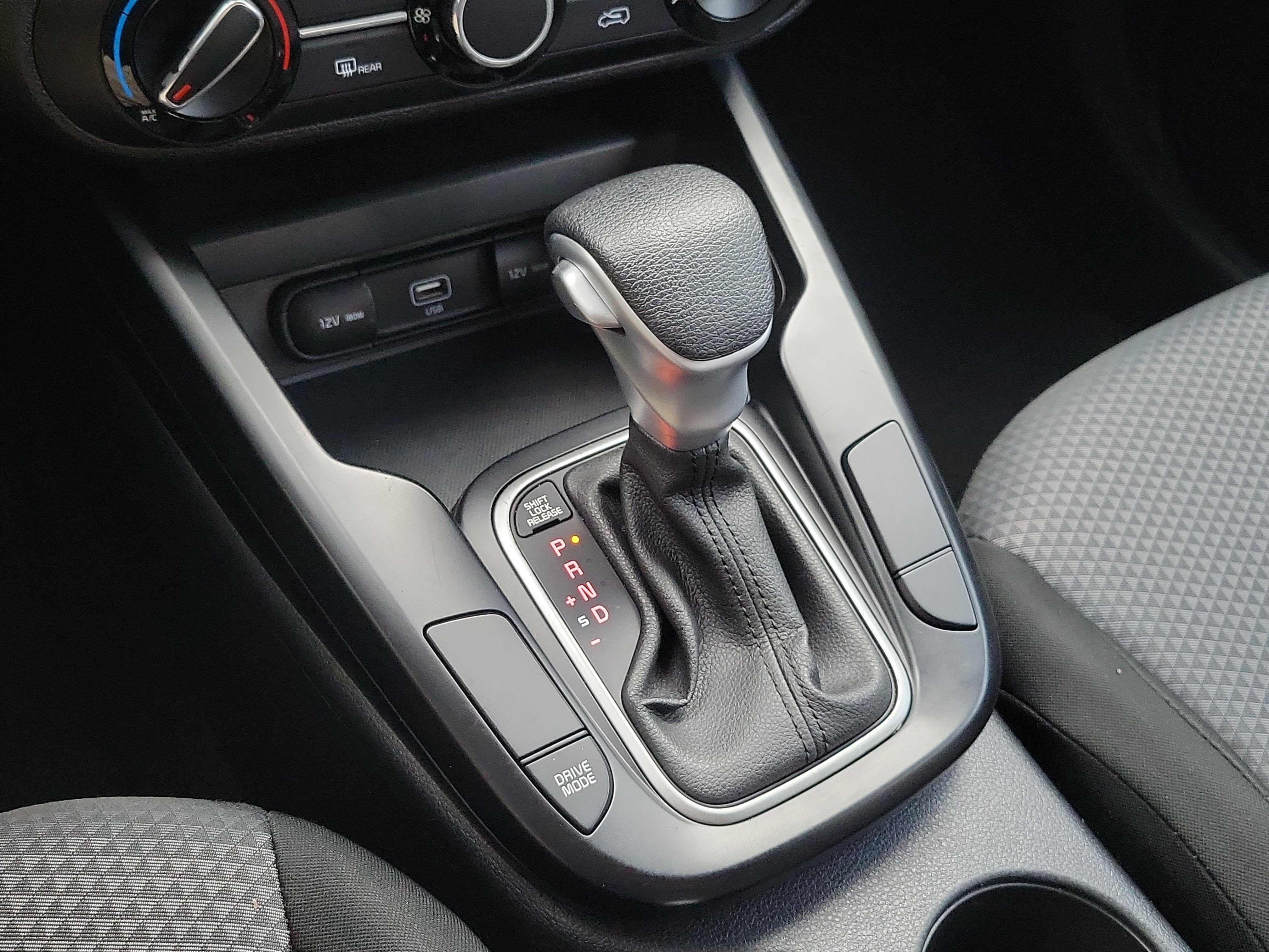 Certified 2022 Kia Soul LX FWD image 35