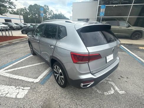 Certified 2023 Volkswagen Taos SE FWD image 10