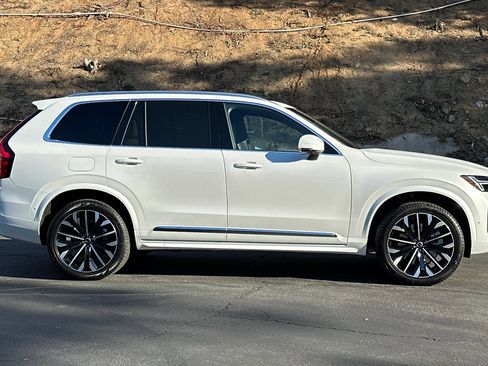 New 2026 Volvo XC90 T8 Plus image 4