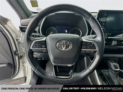 Used 2021 Toyota Highlander XSE image 11