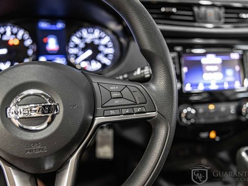 Used 2018 Nissan Rogue S image 25