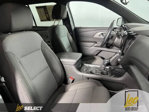 Used 2023 Chevrolet Traverse LT FWD image 19