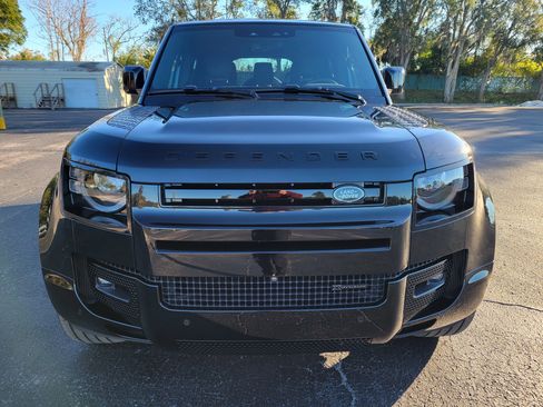 Used 2023 Land Rover Defender 130 X-Dynamic SE image 2