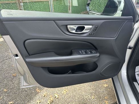 Certified 2022 Volvo S60 B5 Momentum w/ Premium Package image 13