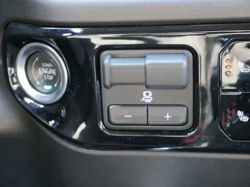 Certified 2025 Chevrolet Silverado 1500 RST AWD/4WD image 23