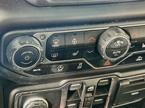 Used 2023 Jeep Gladiator Rubicon w/ LED Lighting Group AWD/4WD image 20