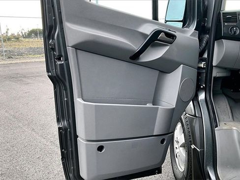 Used 2011 Mercedes-Benz Sprinter 2500 image 18