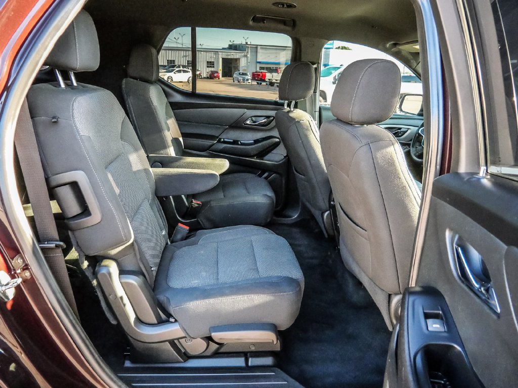 Used 2023 Chevrolet Traverse LT FWD image 19