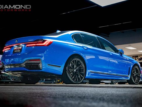 Used 2021 BMW 750i xDrive w/ Executive Package image 4