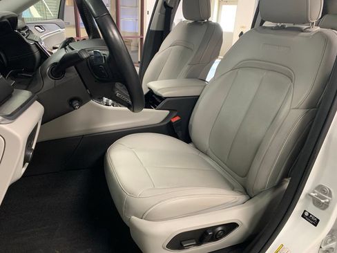 Certified 2022 Jeep Grand Cherokee Overland AWD/4WD image 17