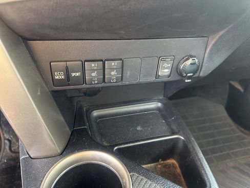 Used 2014 Toyota RAV4 Limited w/ Technology Package image 6