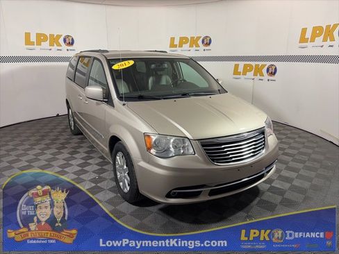 Used 2013 Chrysler Town & Country Touring image 1