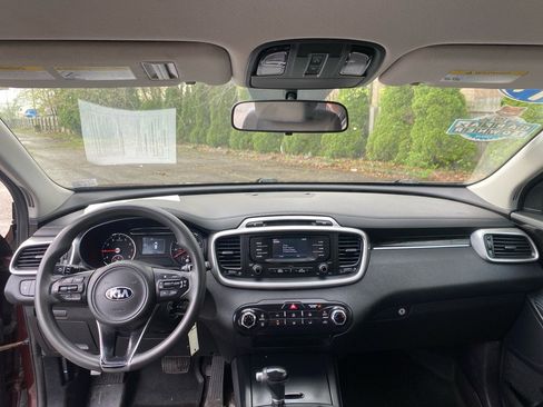 Used 2017 Kia Sorento LX image 17