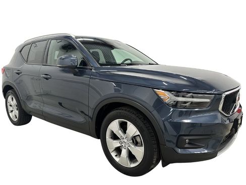 Used 2021 Volvo XC40 T5 Momentum image 3