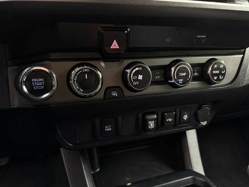 Used 2020 Toyota Tacoma TRD Off-Road AWD/4WD image 22