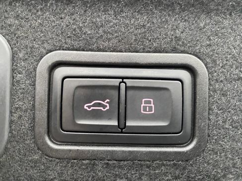 Used 2016 Audi A8 L 3.0T w/ Executive Package image 10