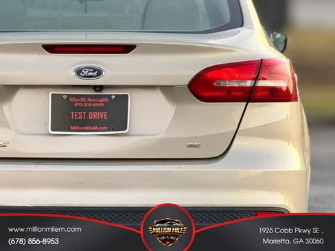 Used 2017 Ford Focus SE w/ Cold Weather Package FWD image 14