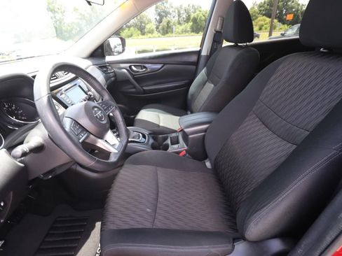 Used 2018 Nissan Rogue SV FWD image 2