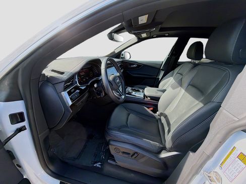 Used 2023 Audi Q8 Premium image 19