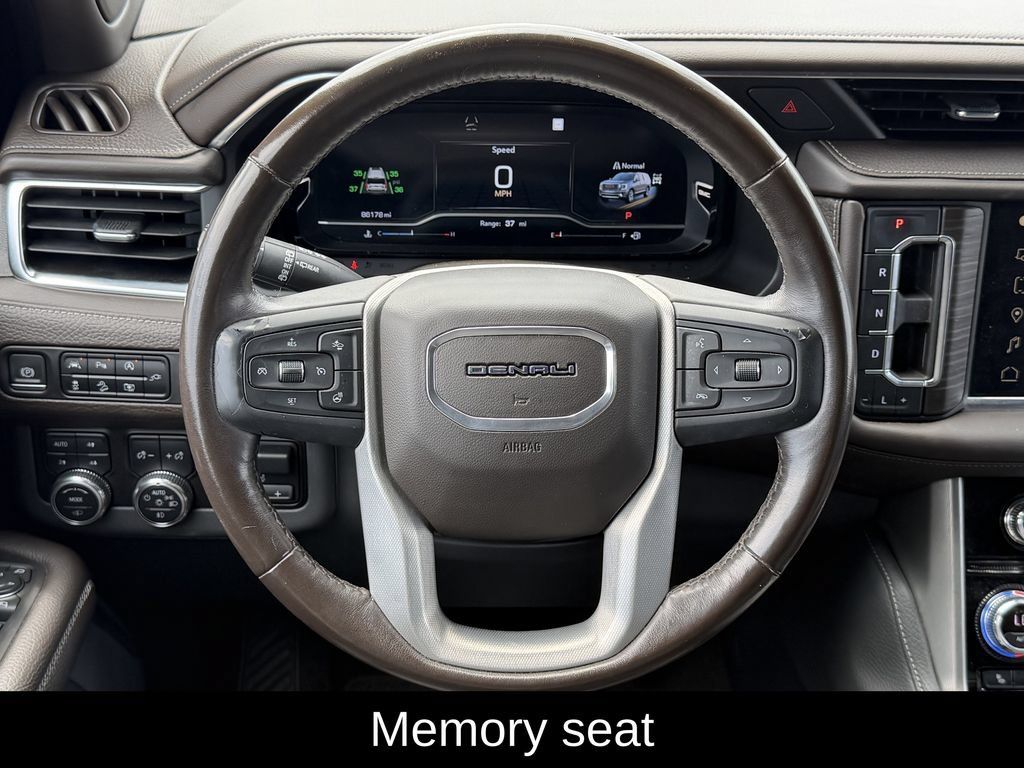 Used 2022 GMC Yukon XL Denali w/ Denali Premium Package AWD/4WD image 14