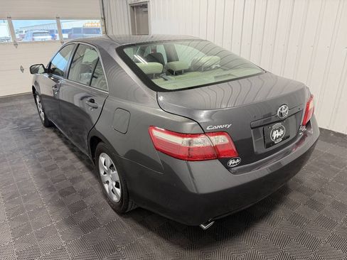 Used 2009 Toyota Camry LE FWD image 5