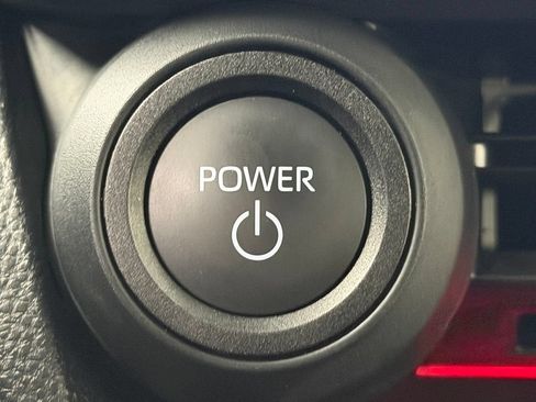 Used 2025 Toyota Prius Plug-In Hybrid FWD image 30