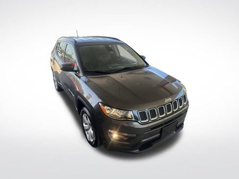 Used 2018 Jeep Compass Latitude w/ Cold Weather Group AWD/4WD image 40